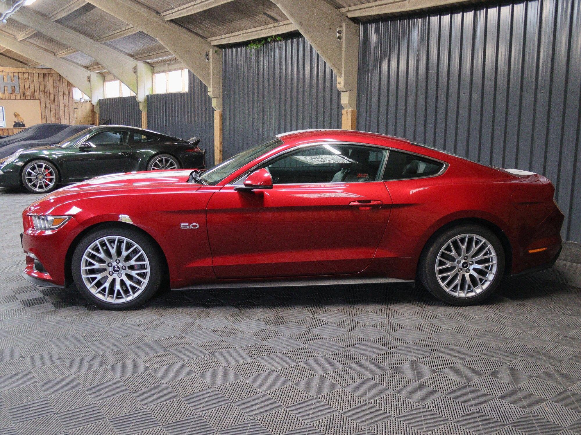 Ford Mustang view 25