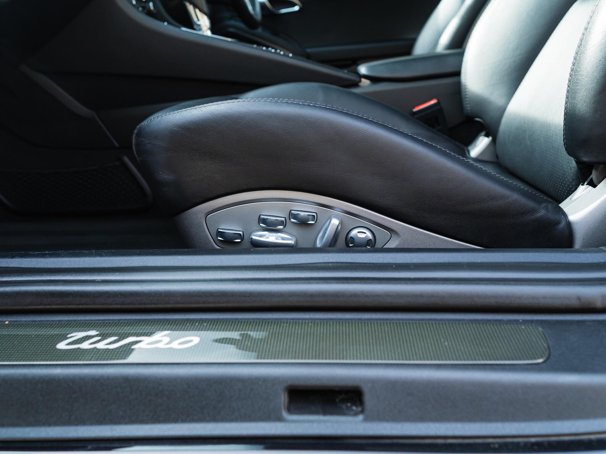 Porsche 911 view 31