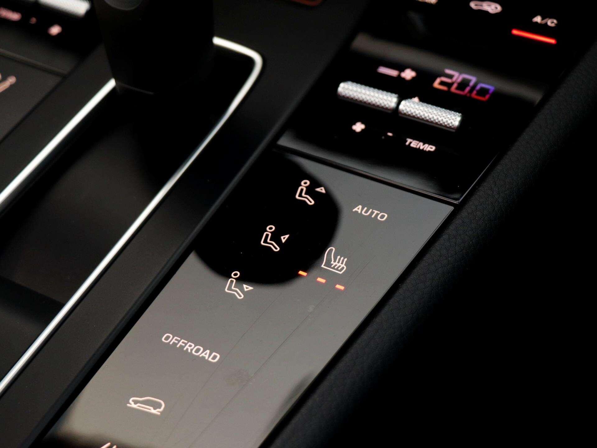 Porsche Macan view 18