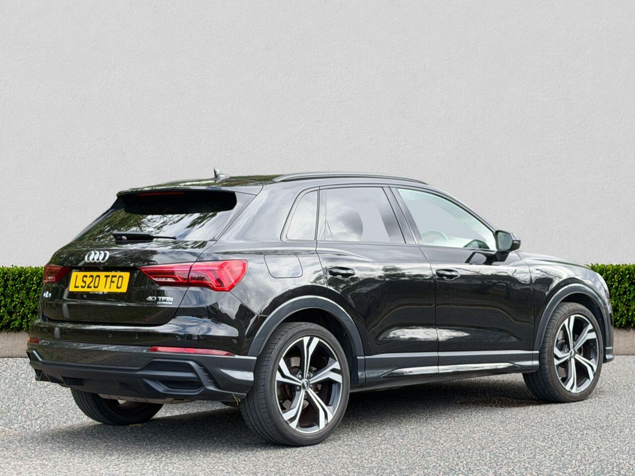 Audi Q3 view 7