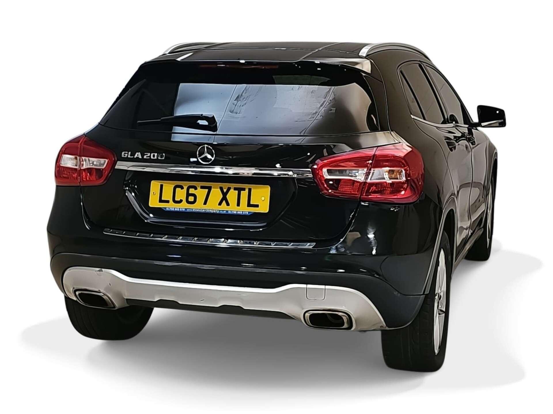 Mercedes-Benz Gla view 3