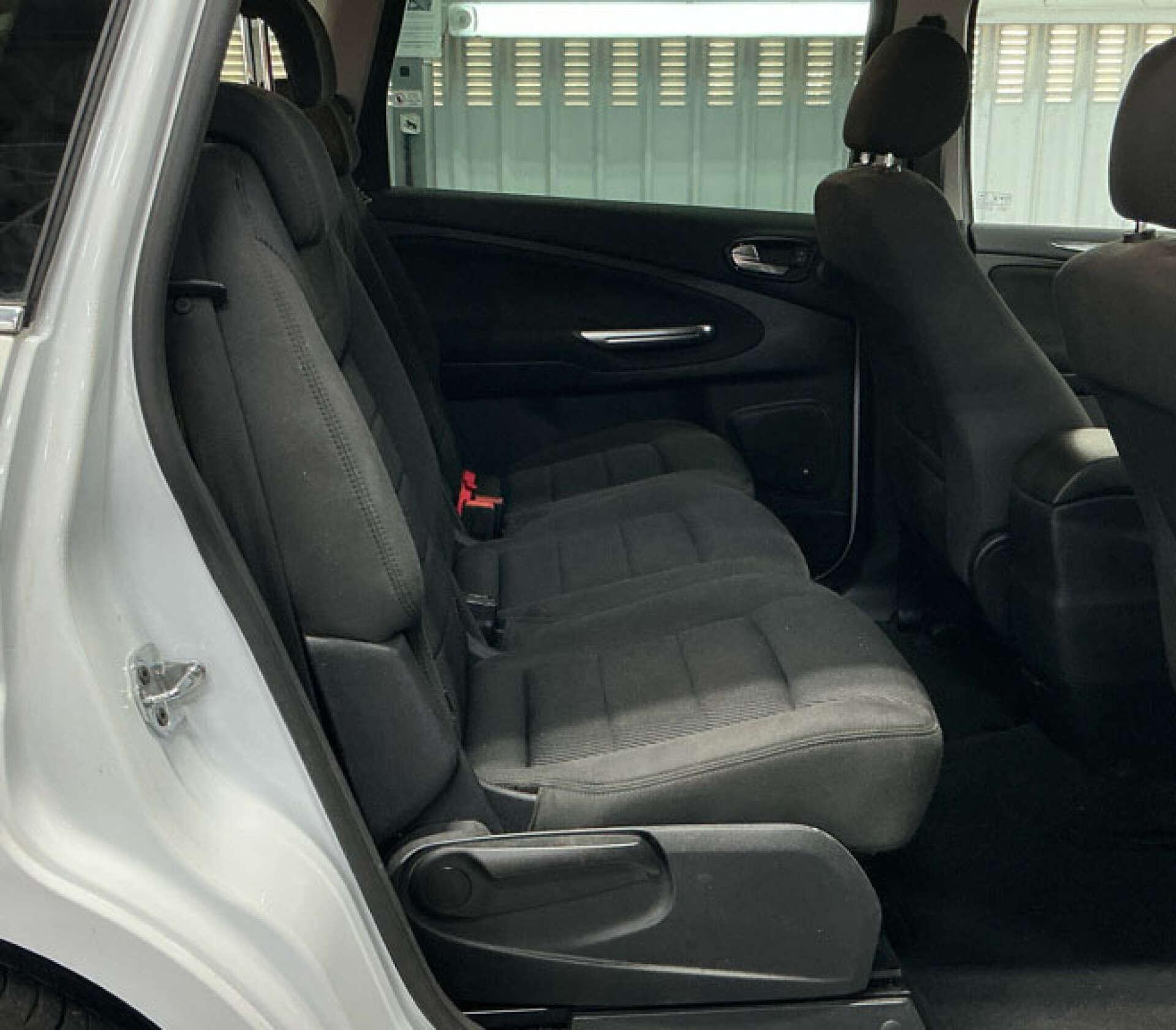 Ford S-Max view 5