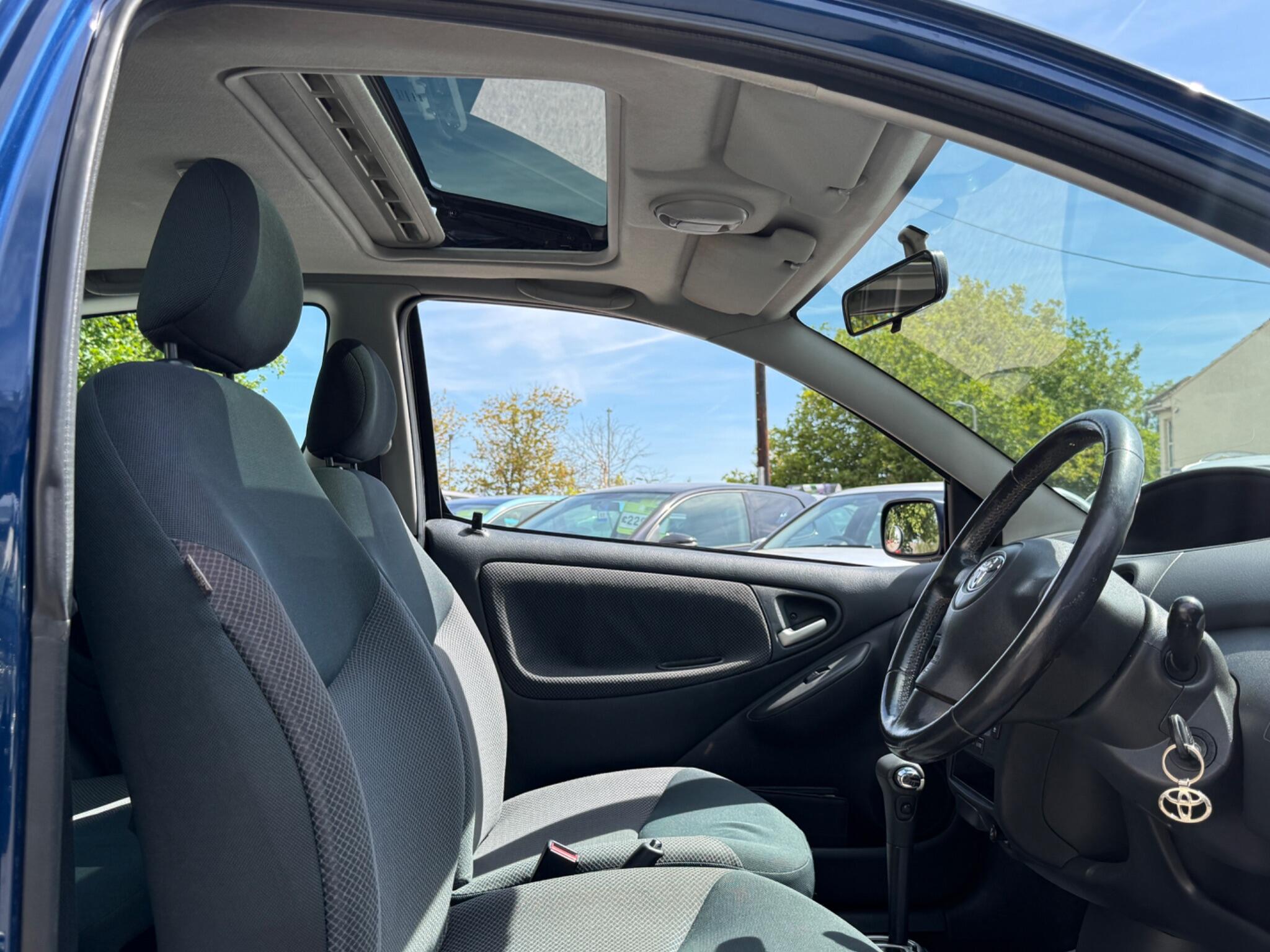 Toyota Yaris - Image 21