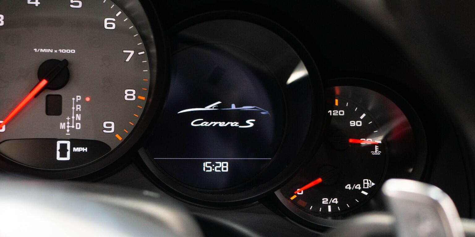 Porsche 911 view 40