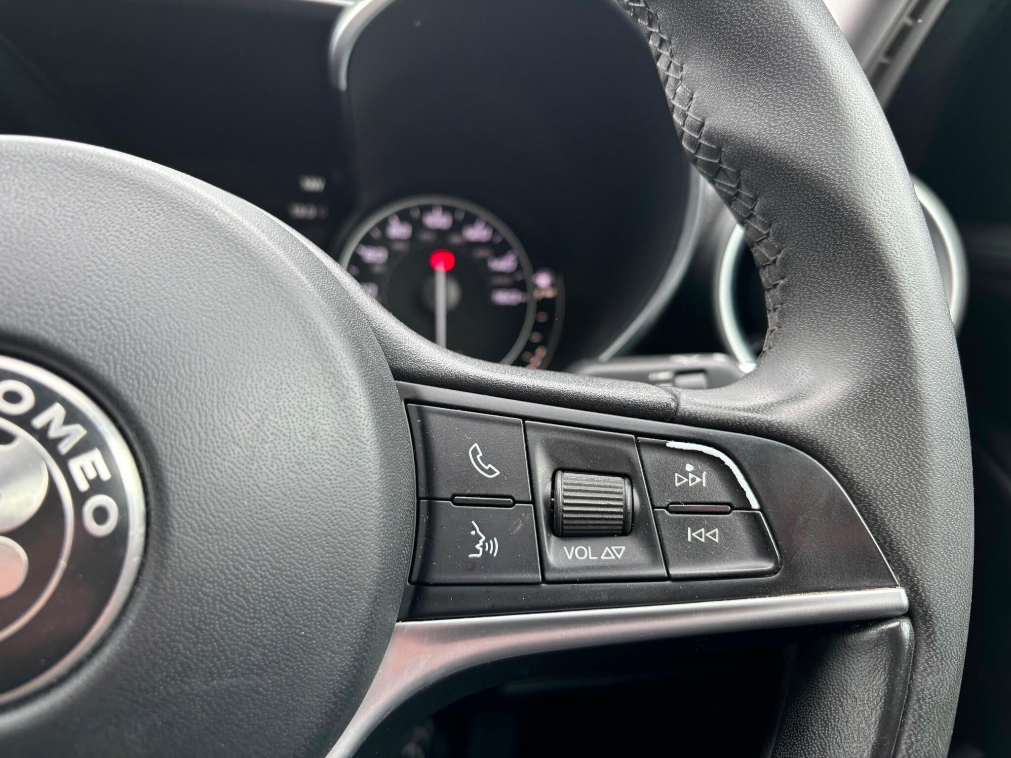 Alfa Romeo Giulia view 14
