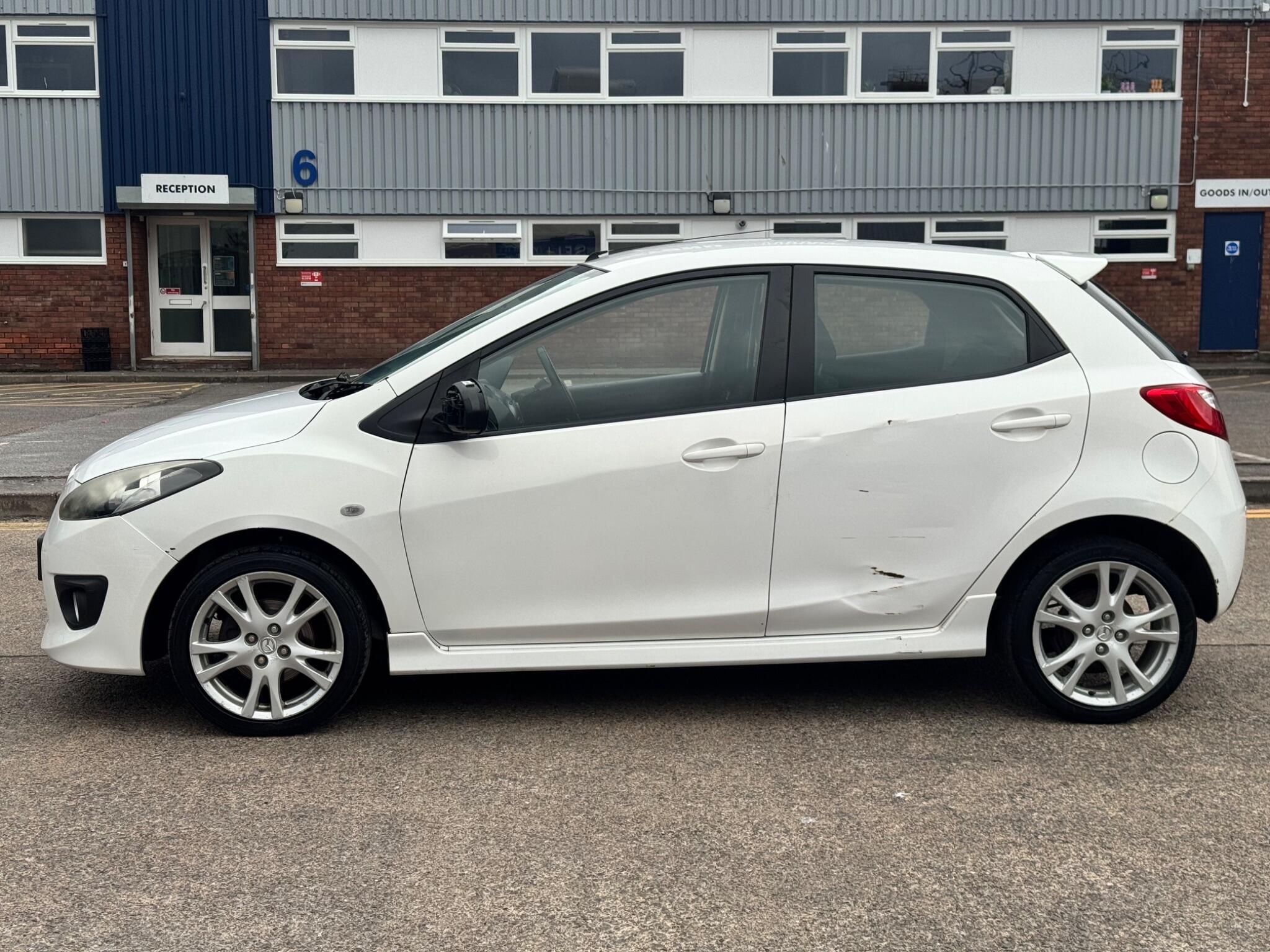 Mazda Mazda2 view 10