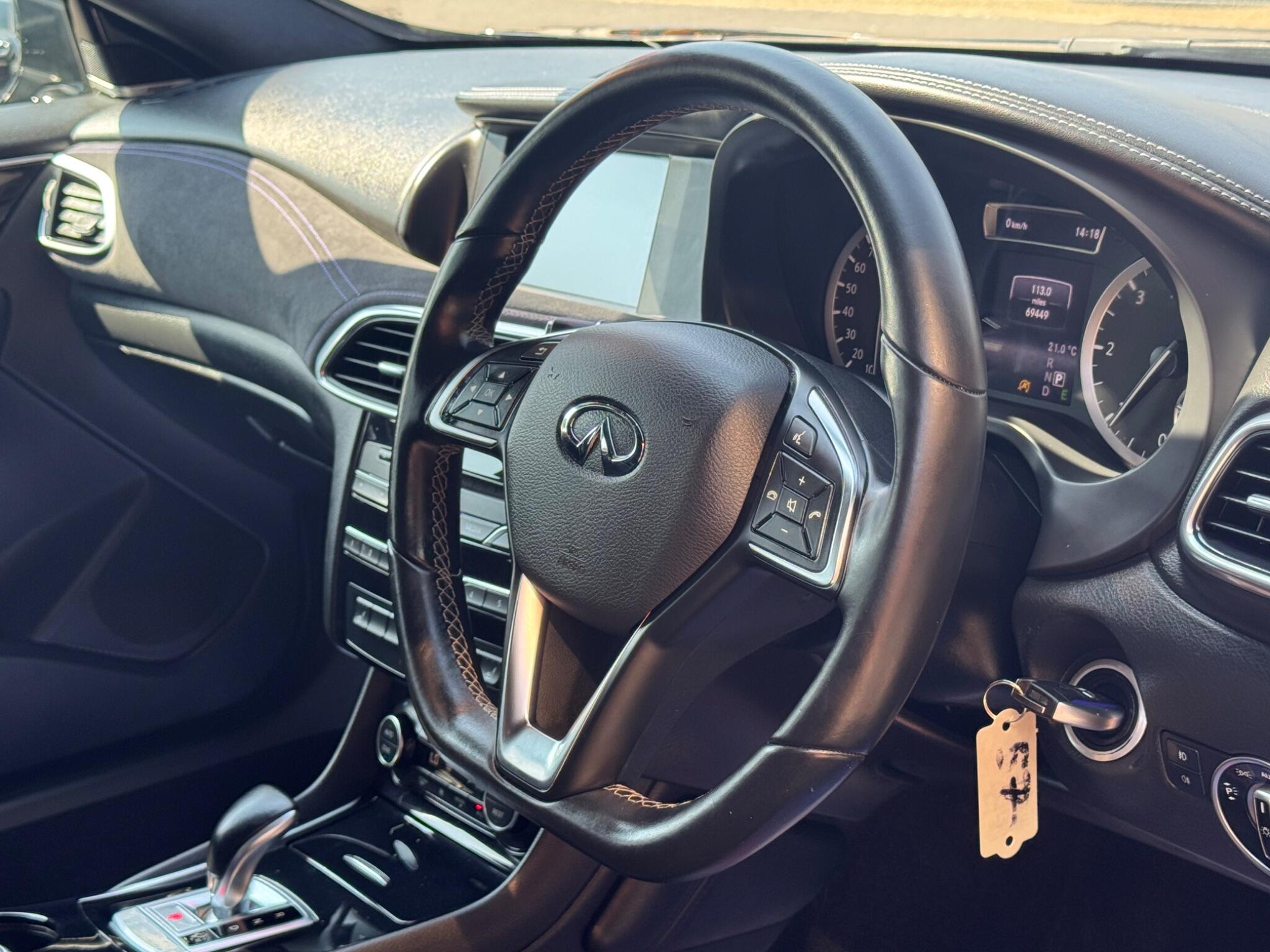 Infiniti Q30 view 15