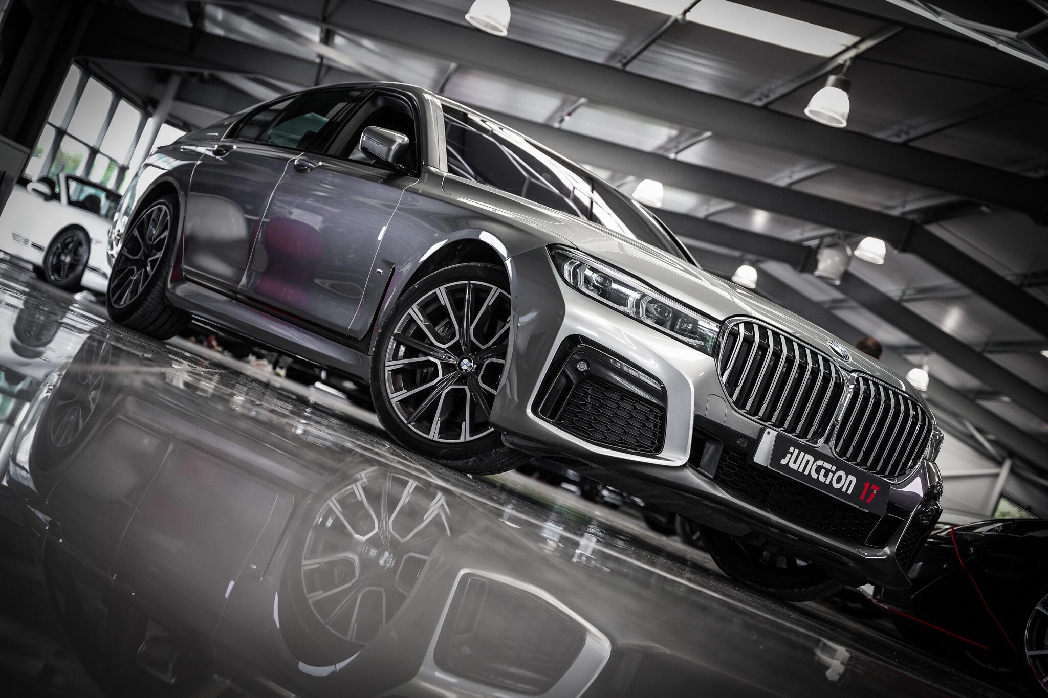 BMW 7 Series view 8