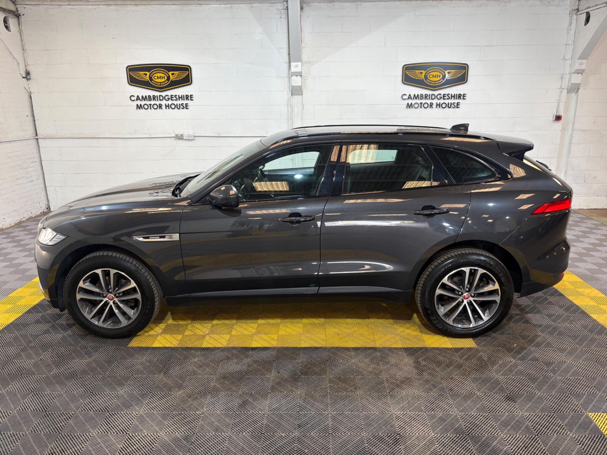 Jaguar F-Pace view 9