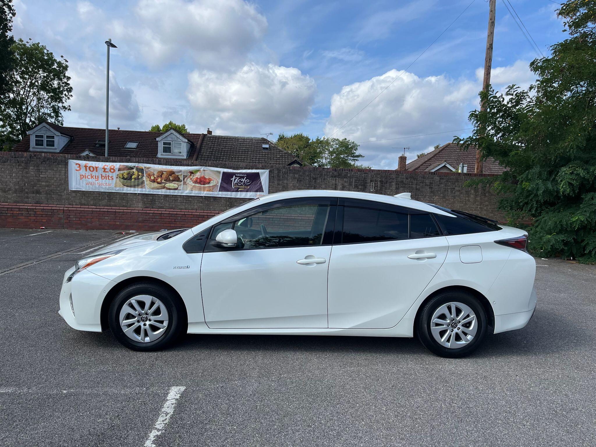 Toyota Prius view 4