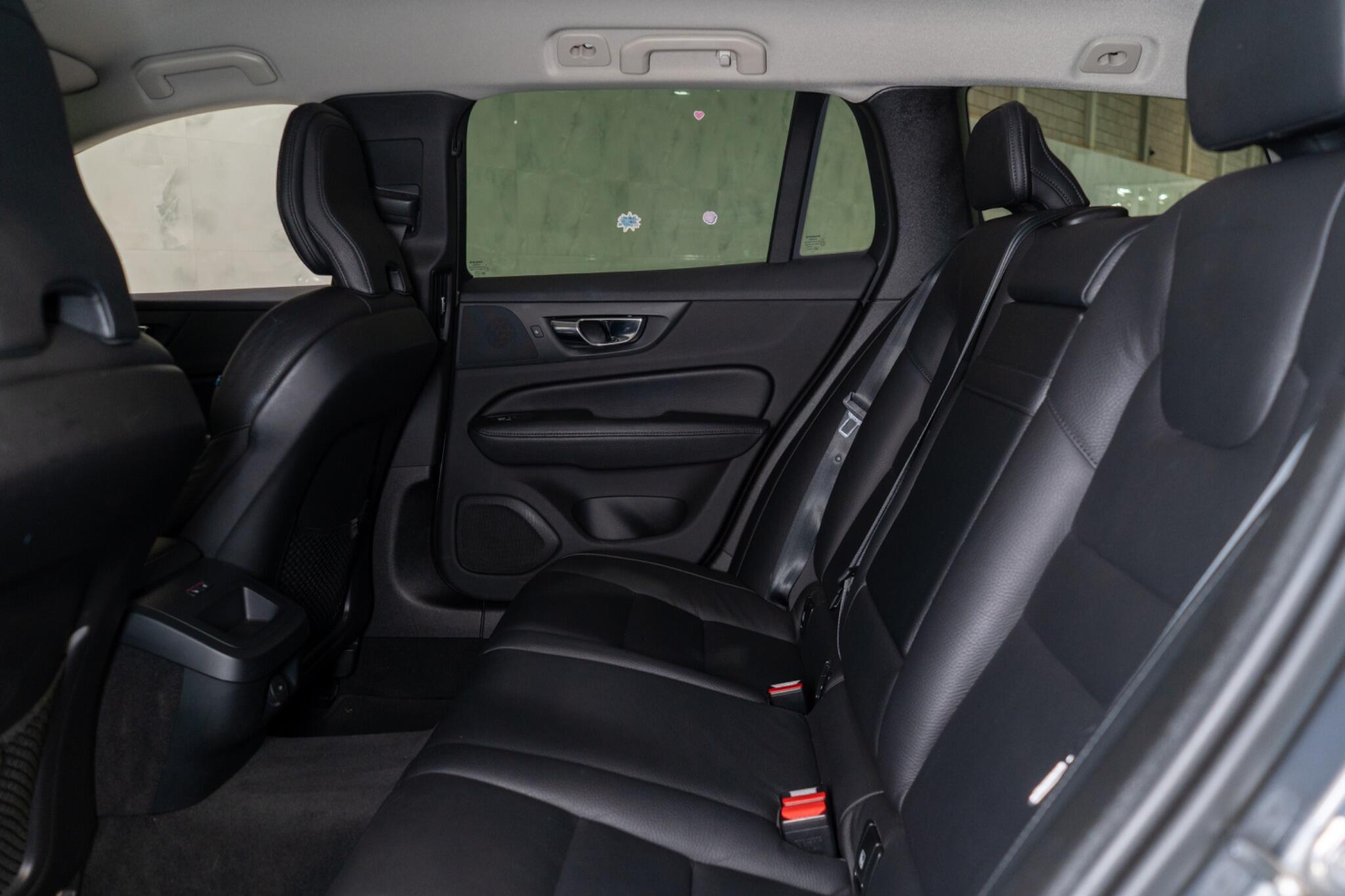Volvo V60 Cross Country view 15