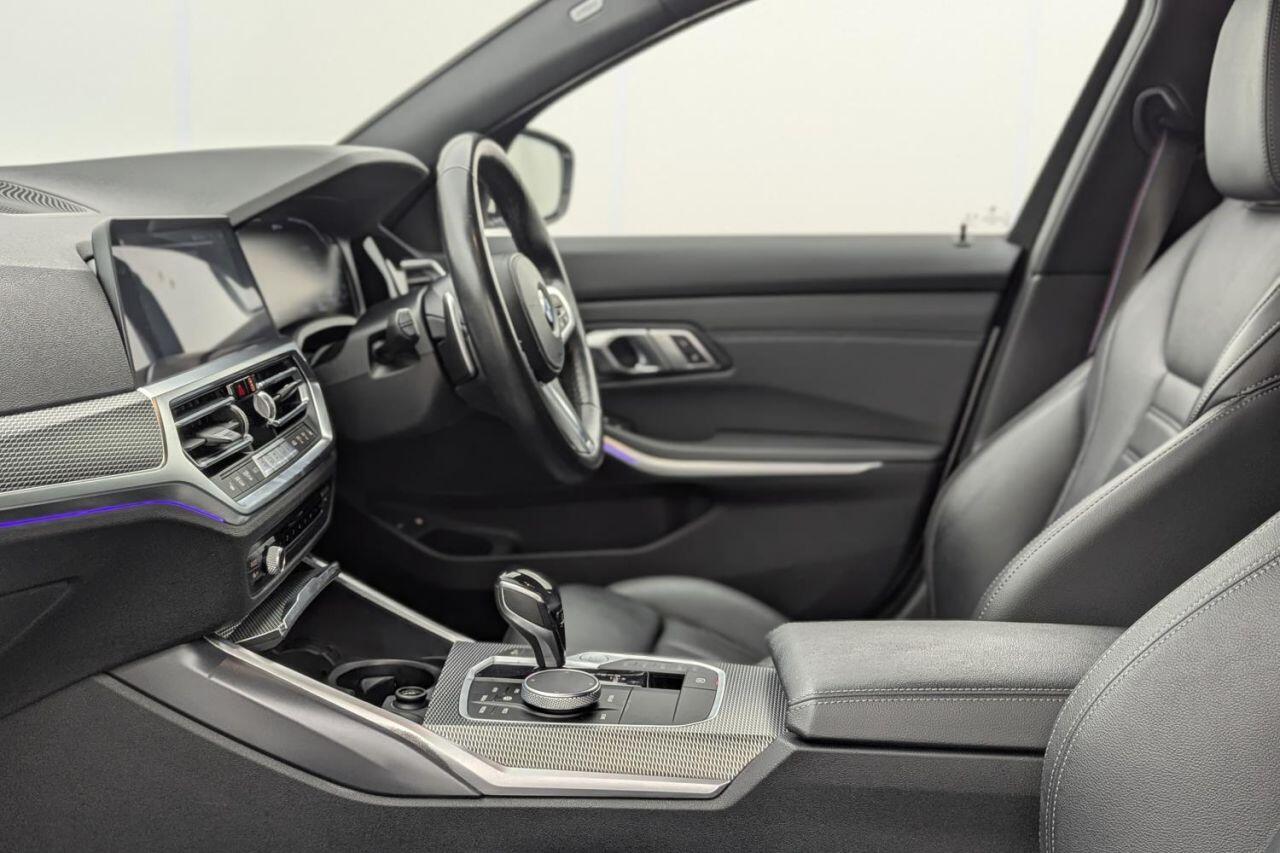 BMW 3 Series view 22