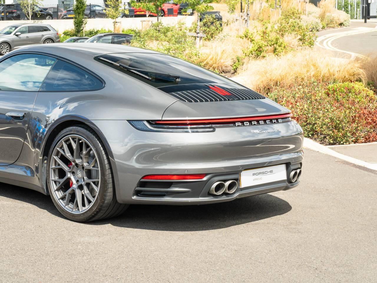 Porsche 911 view 8
