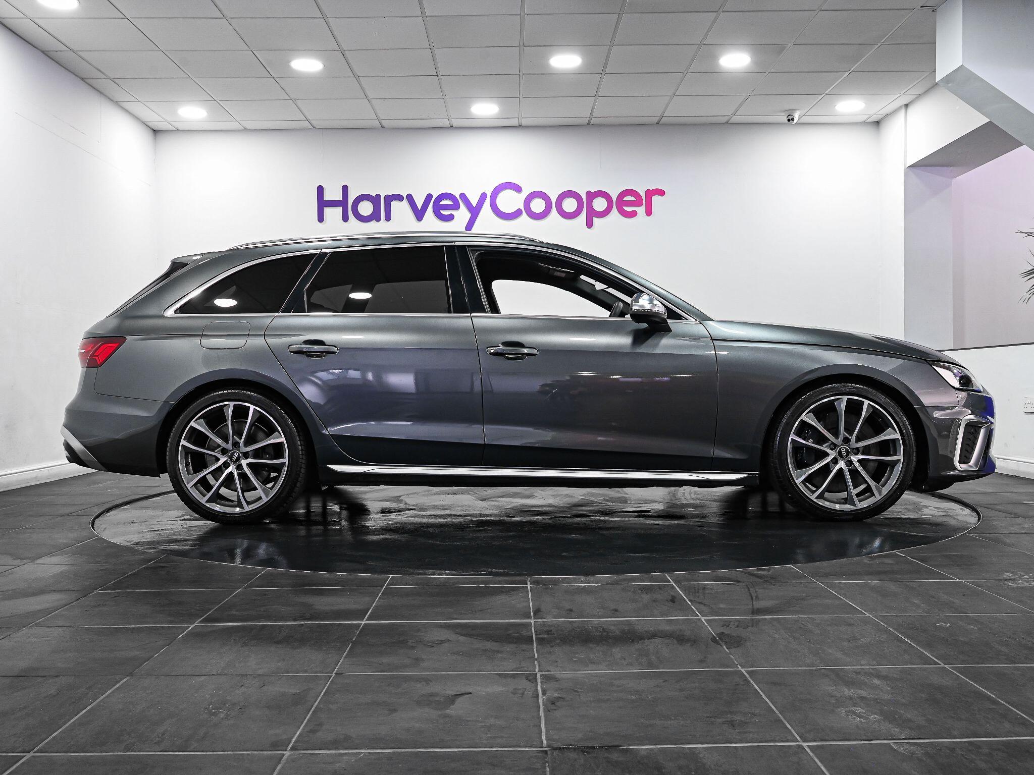 Audi S4 view 4