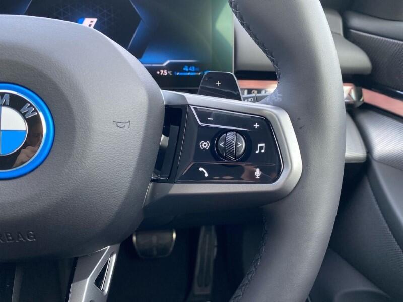 BMW 5 Series view 18