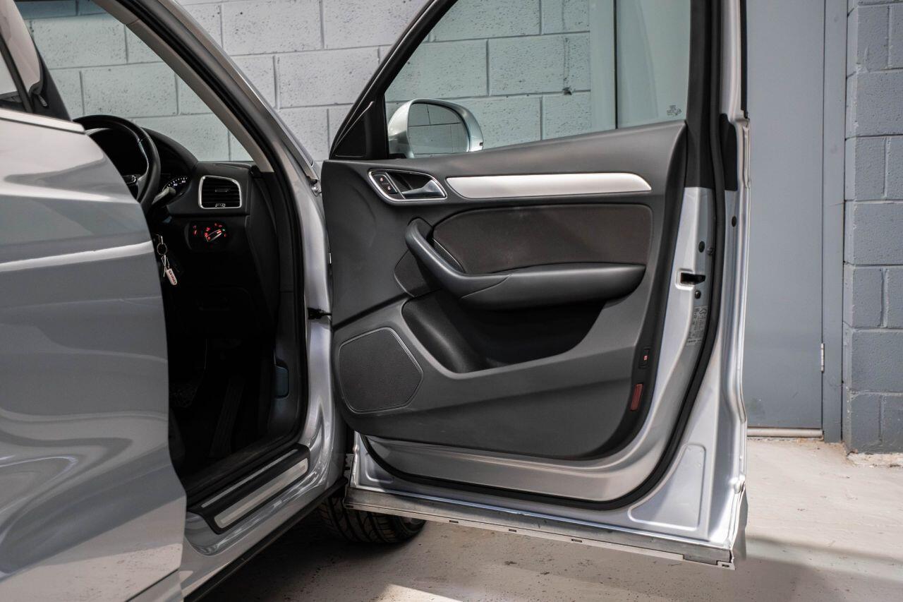 Audi Q3 view 9