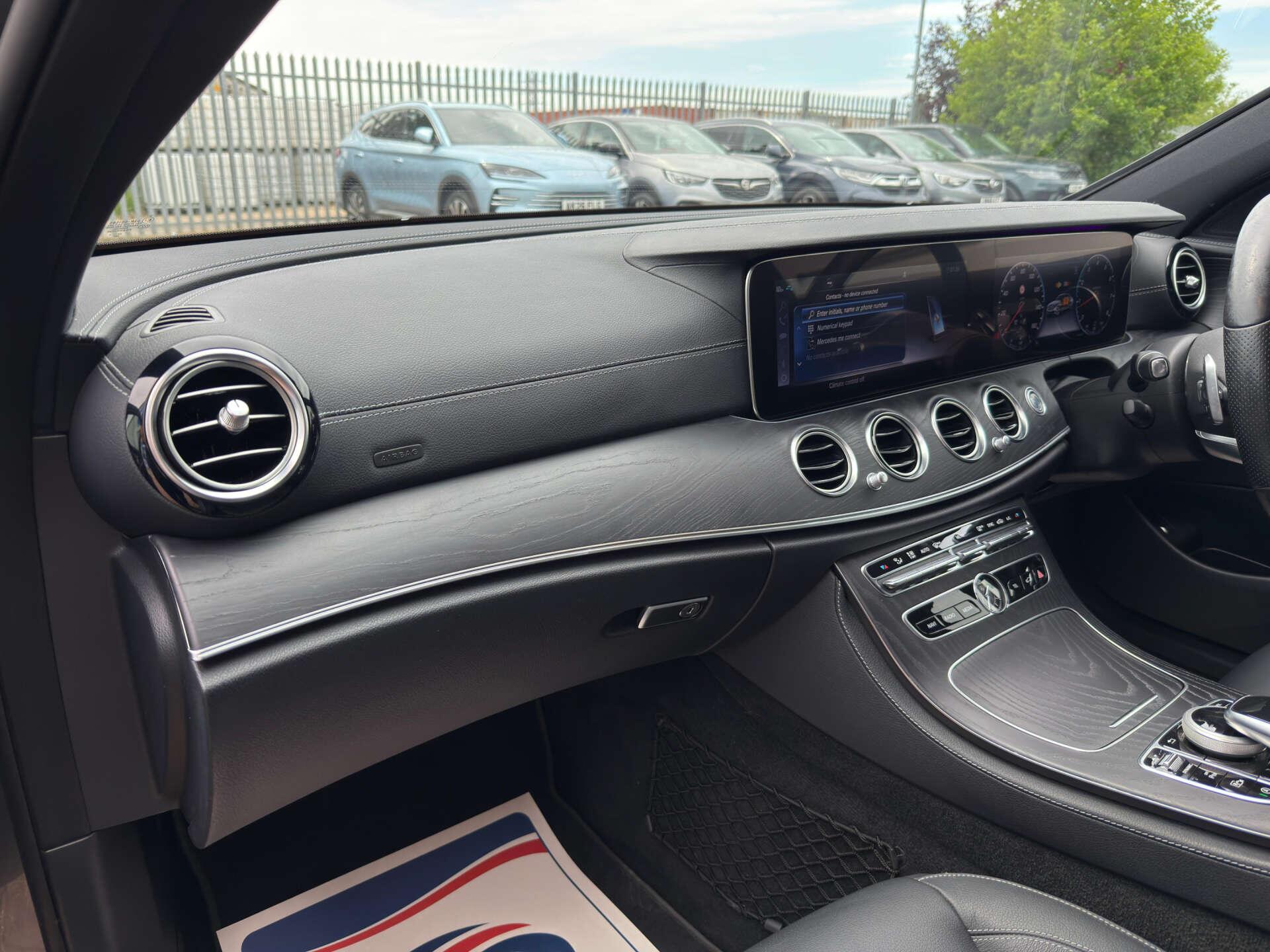 Mercedes-Benz E Class view 41