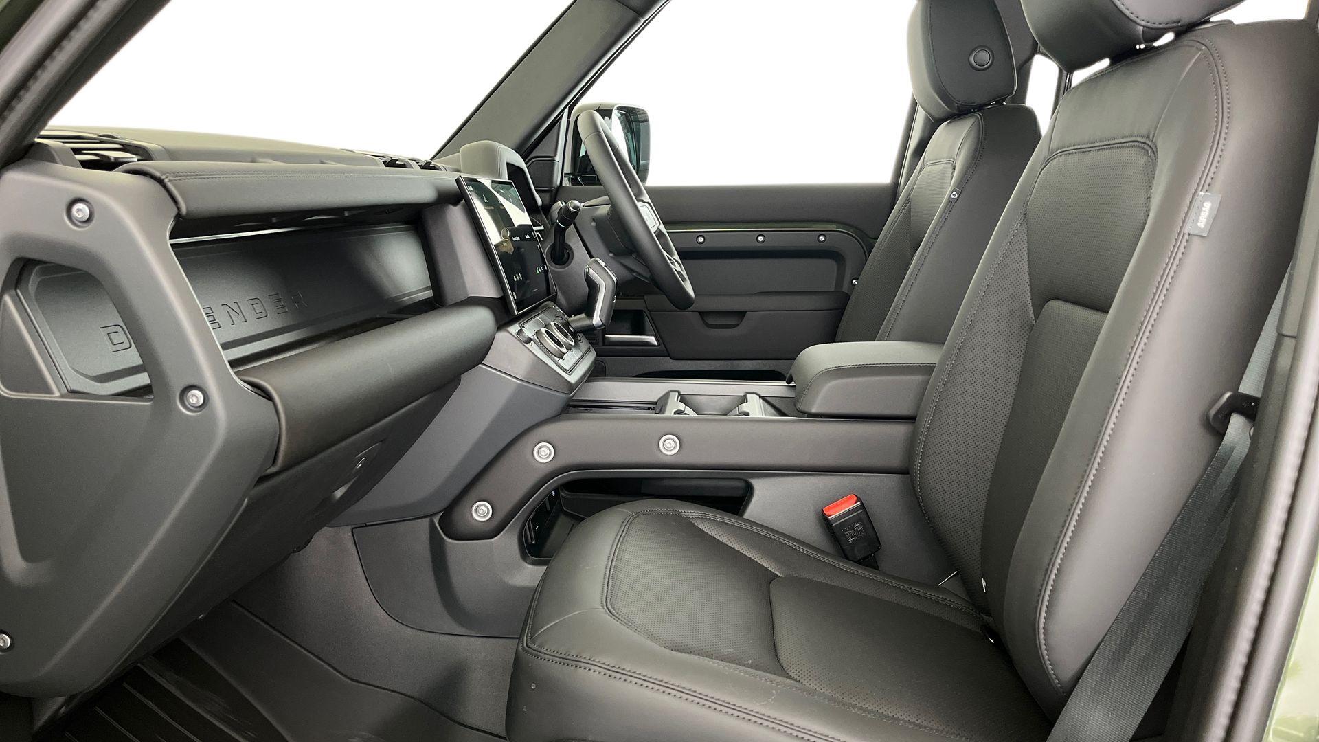 Land Rover Defender view 6