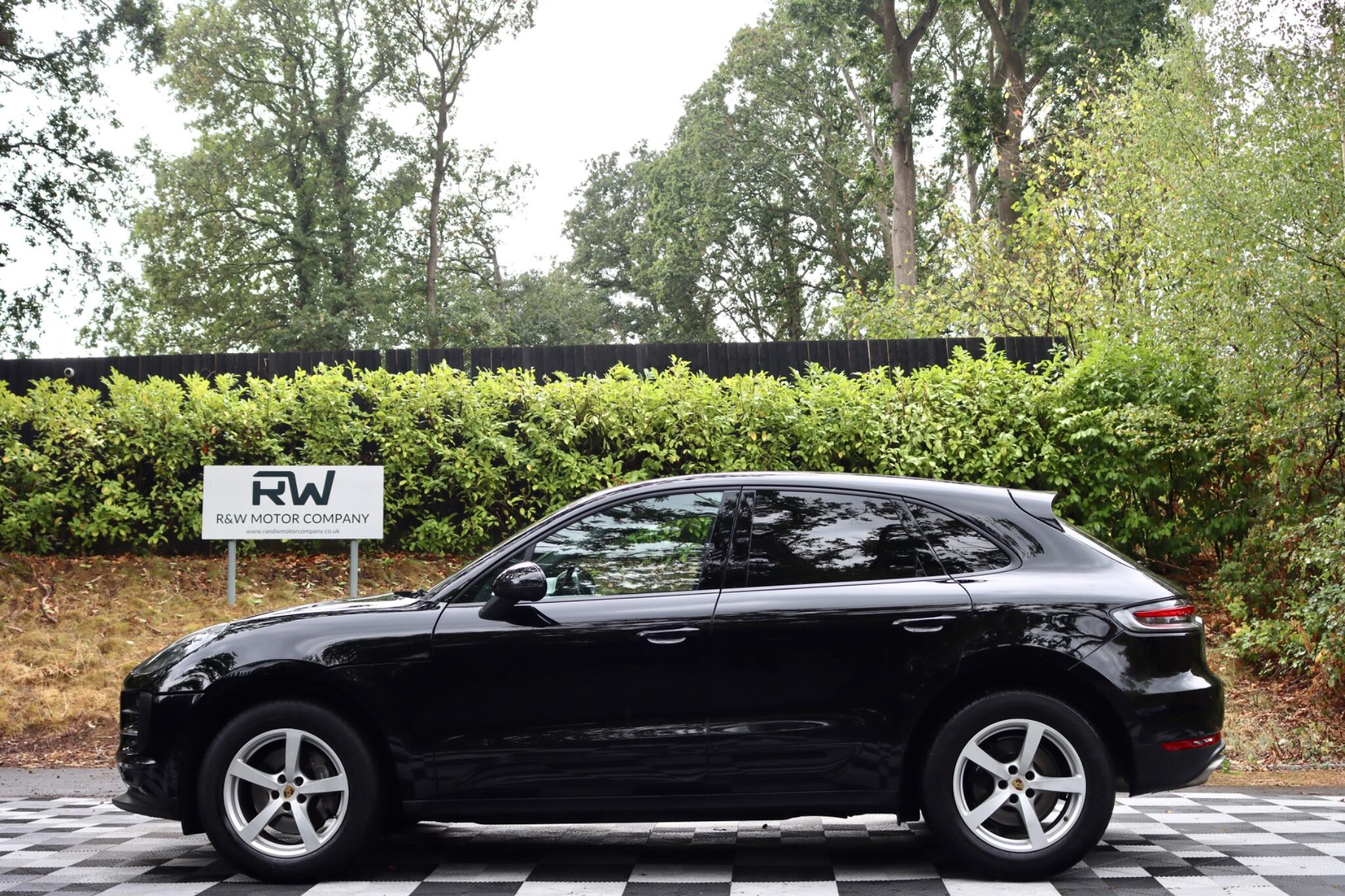 Porsche Macan view 28