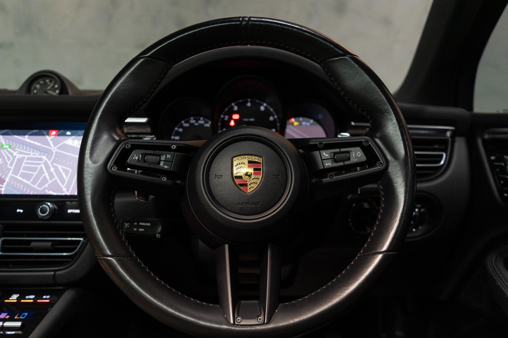 Porsche Macan view 32