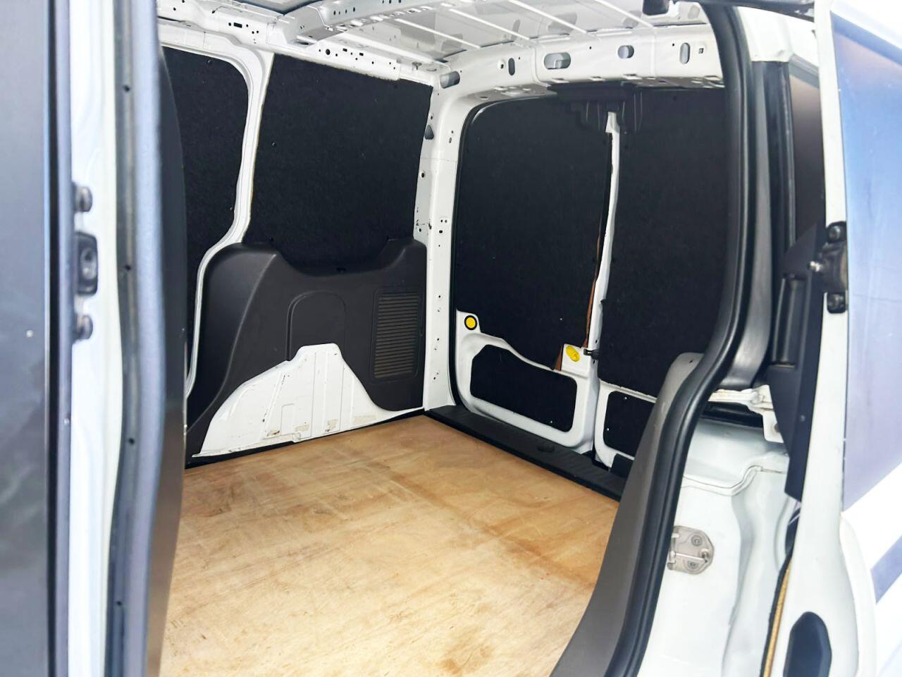 Ford Transit Connect view 21