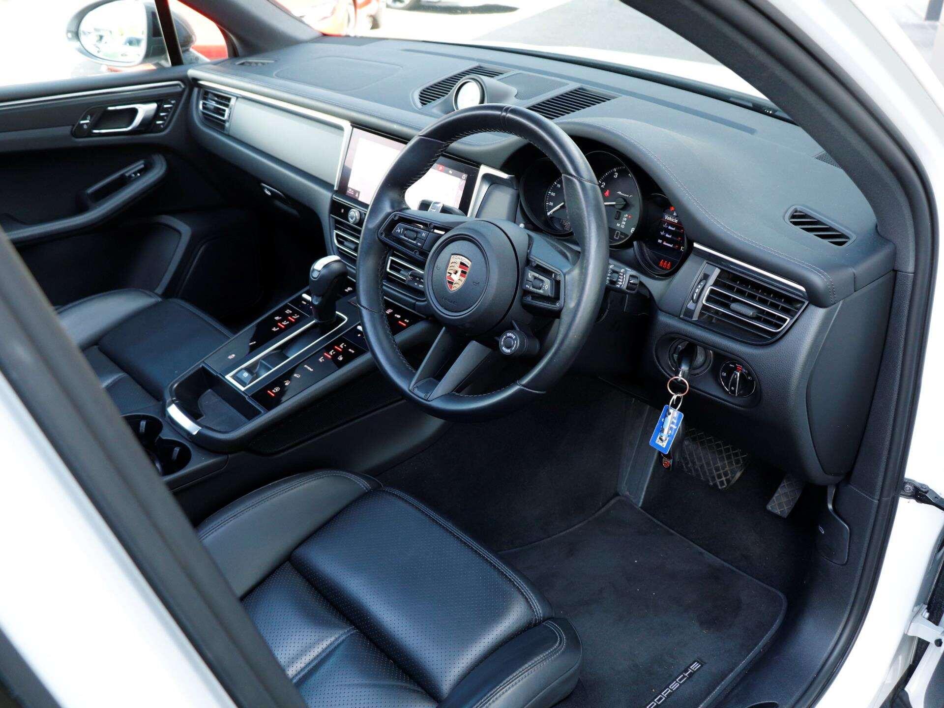 Porsche Macan view 10