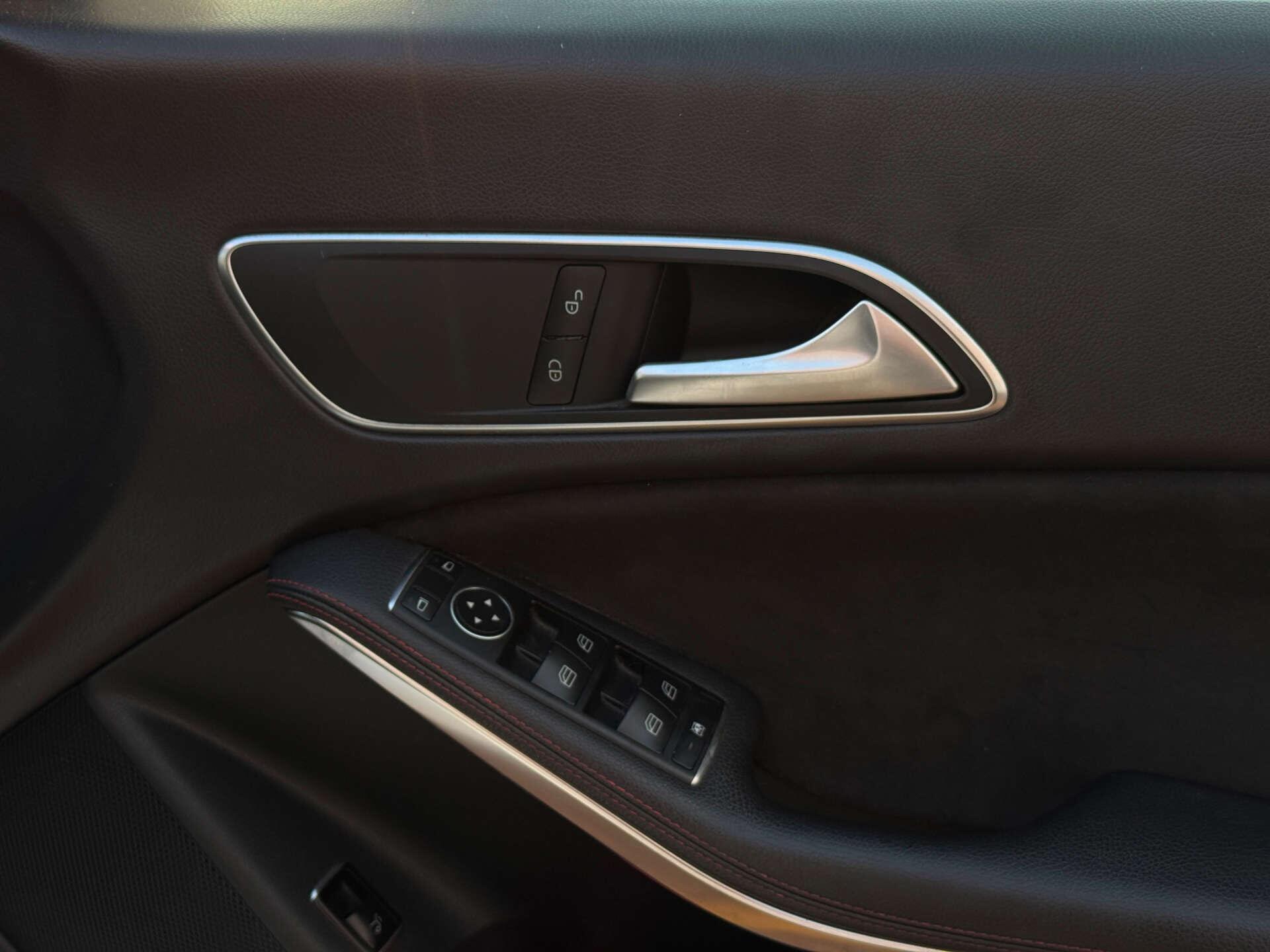 Mercedes-Benz Cla view 24