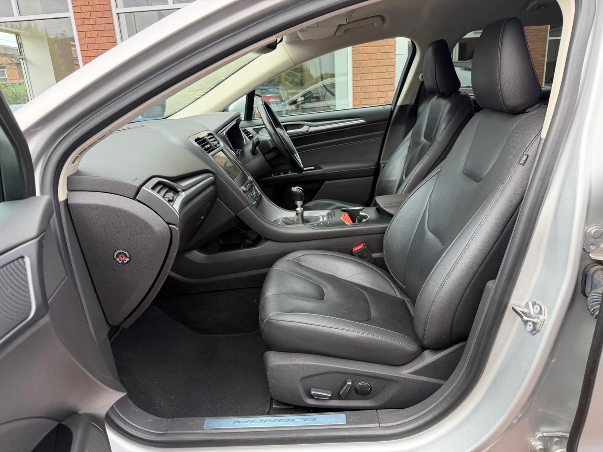 Ford Mondeo view 2