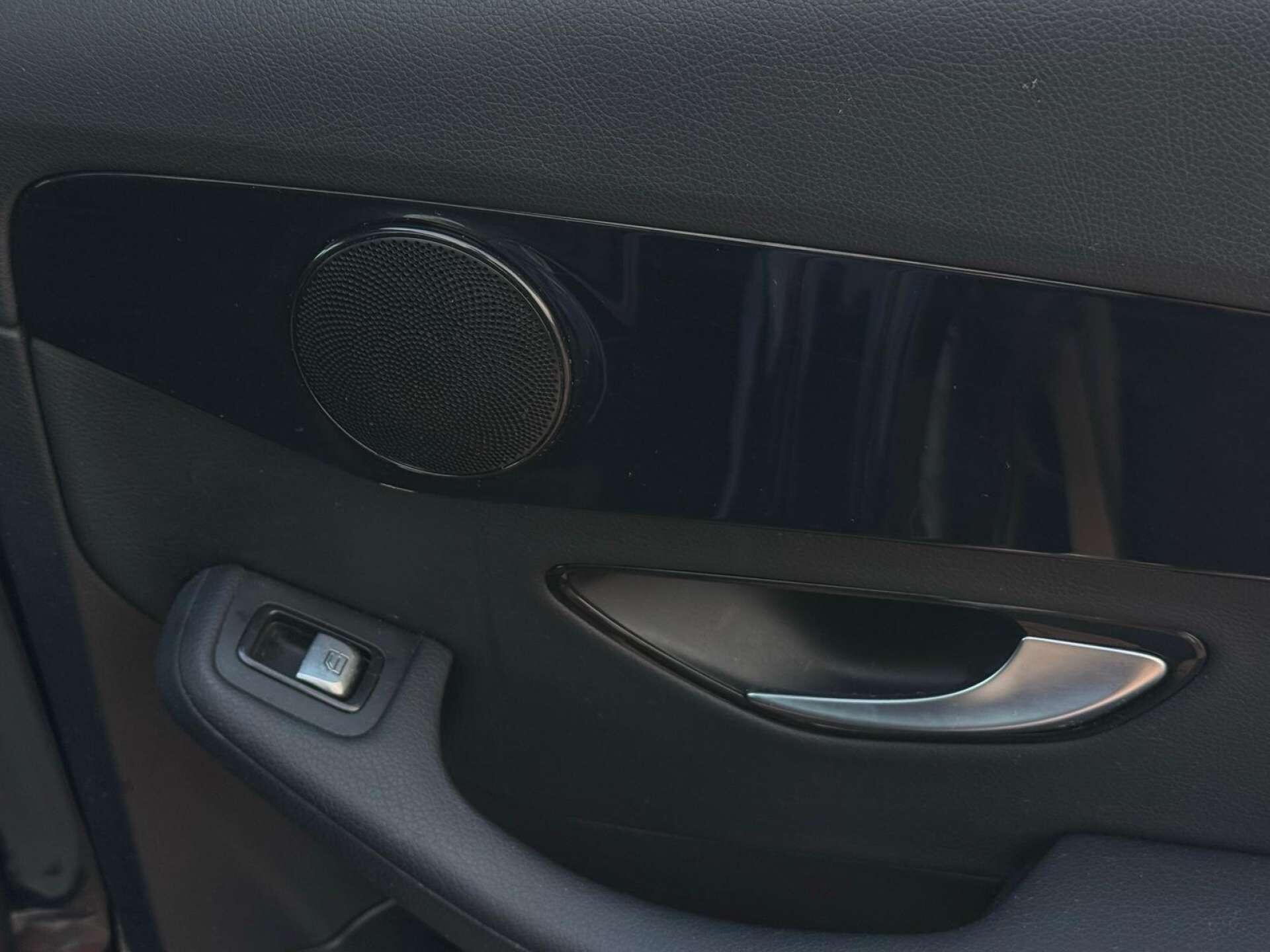 Mercedes-Benz C Class view 28