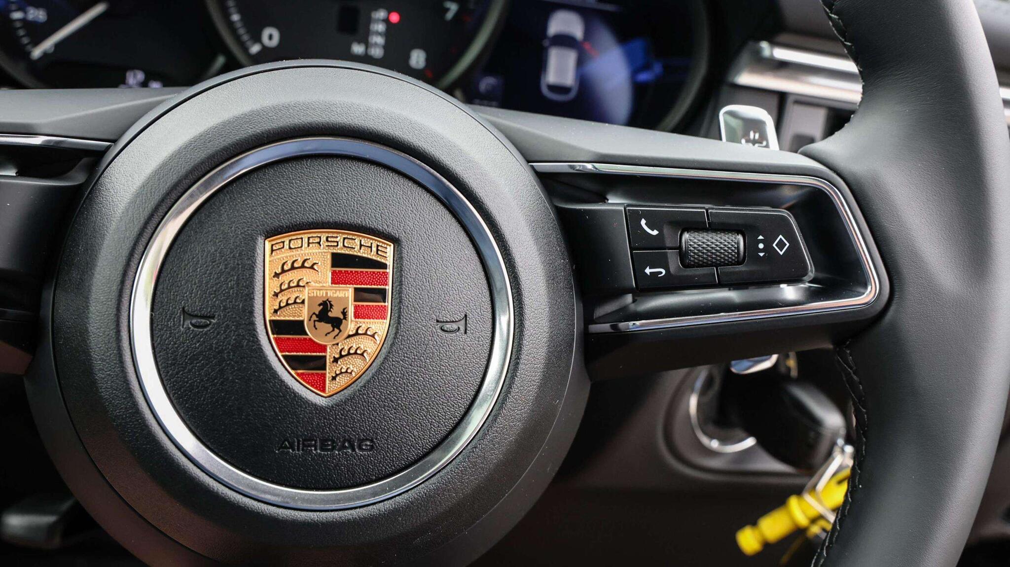 Porsche Macan view 19