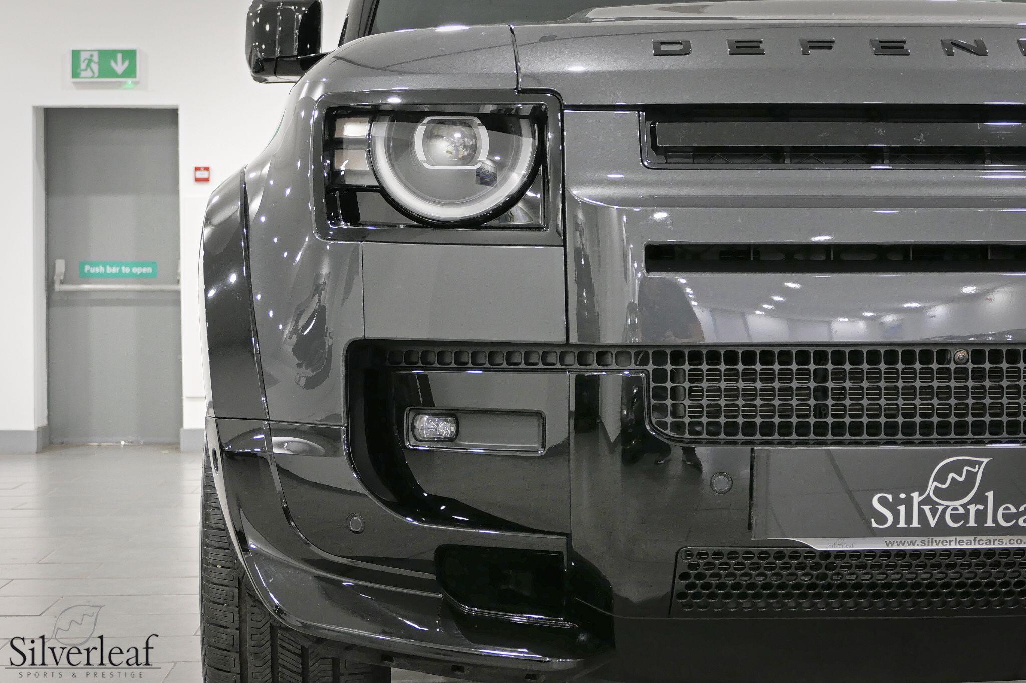 Land Rover Defender view 29