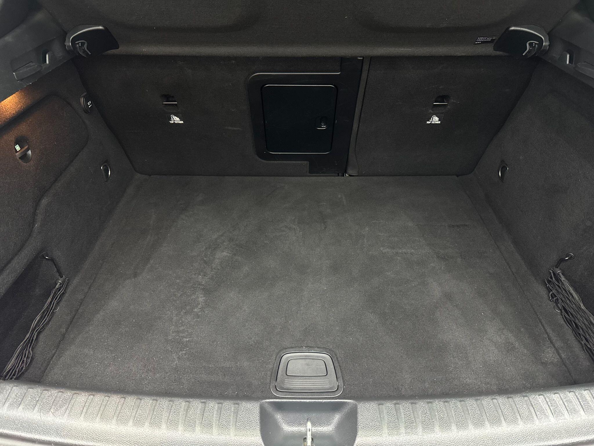 Mercedes-Benz GLA view 60