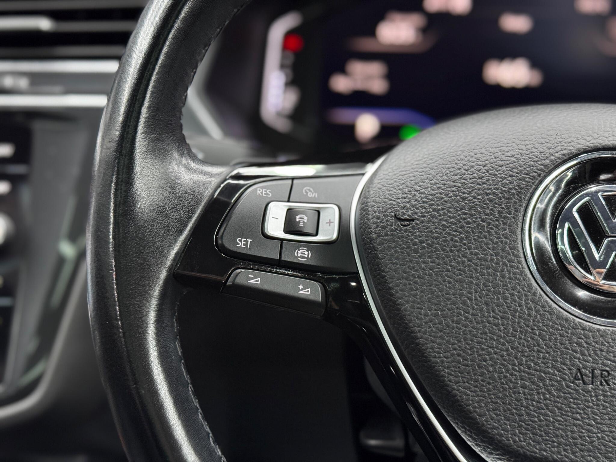 Volkswagen Tiguan Allspace view 21