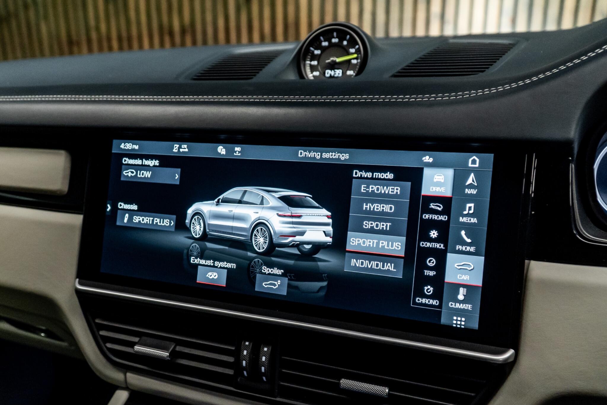 Porsche Cayenne view 40