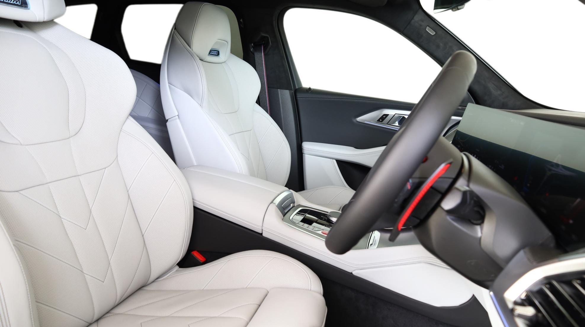 BMW XM view 11