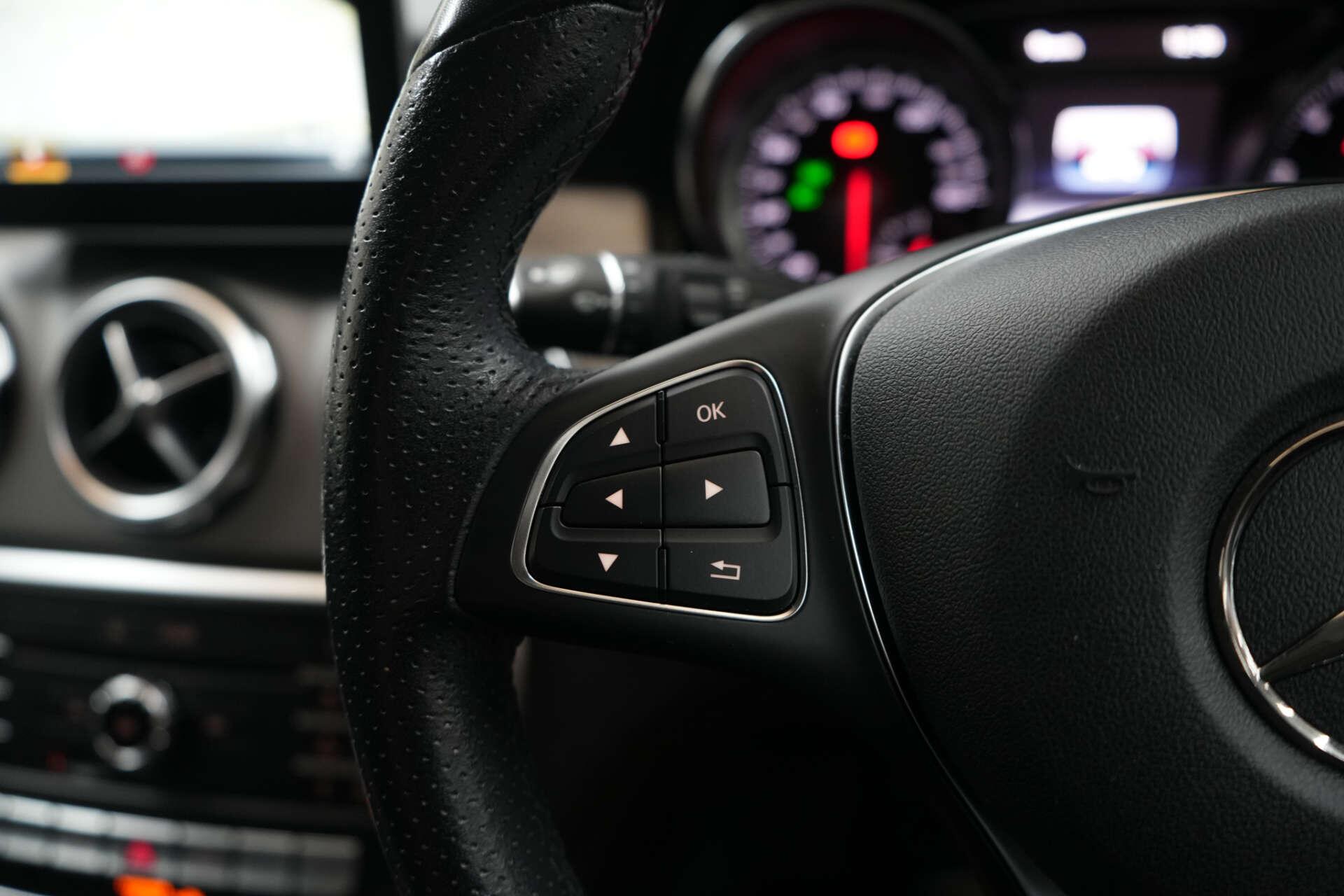 Mercedes-Benz Gla view 35