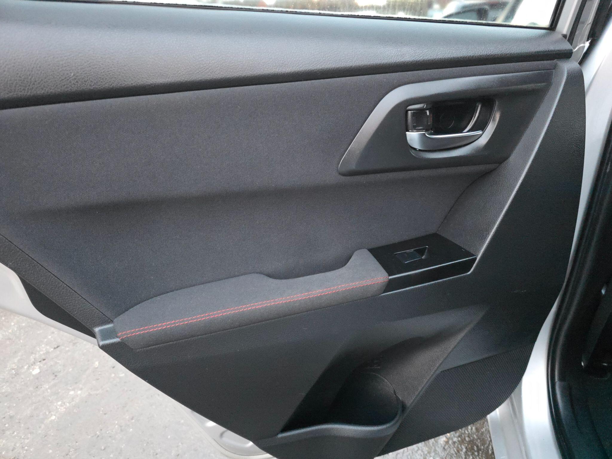 2013 Toyota Auris image 37