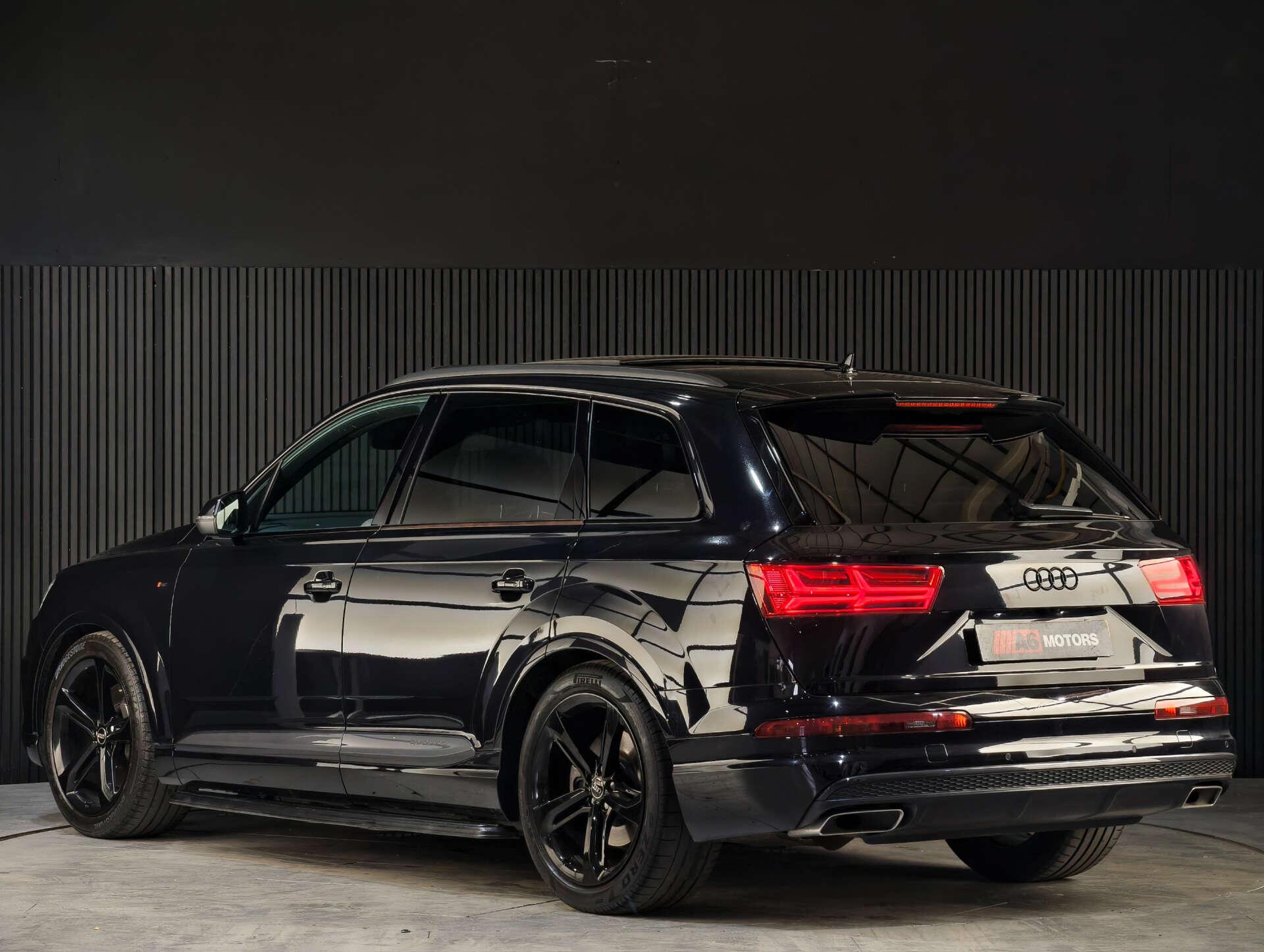 Audi Q7 view 13