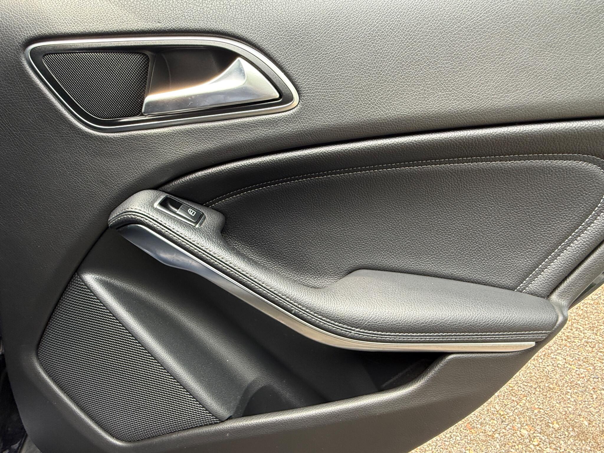 2017 Mercedes-Benz GLA image 31