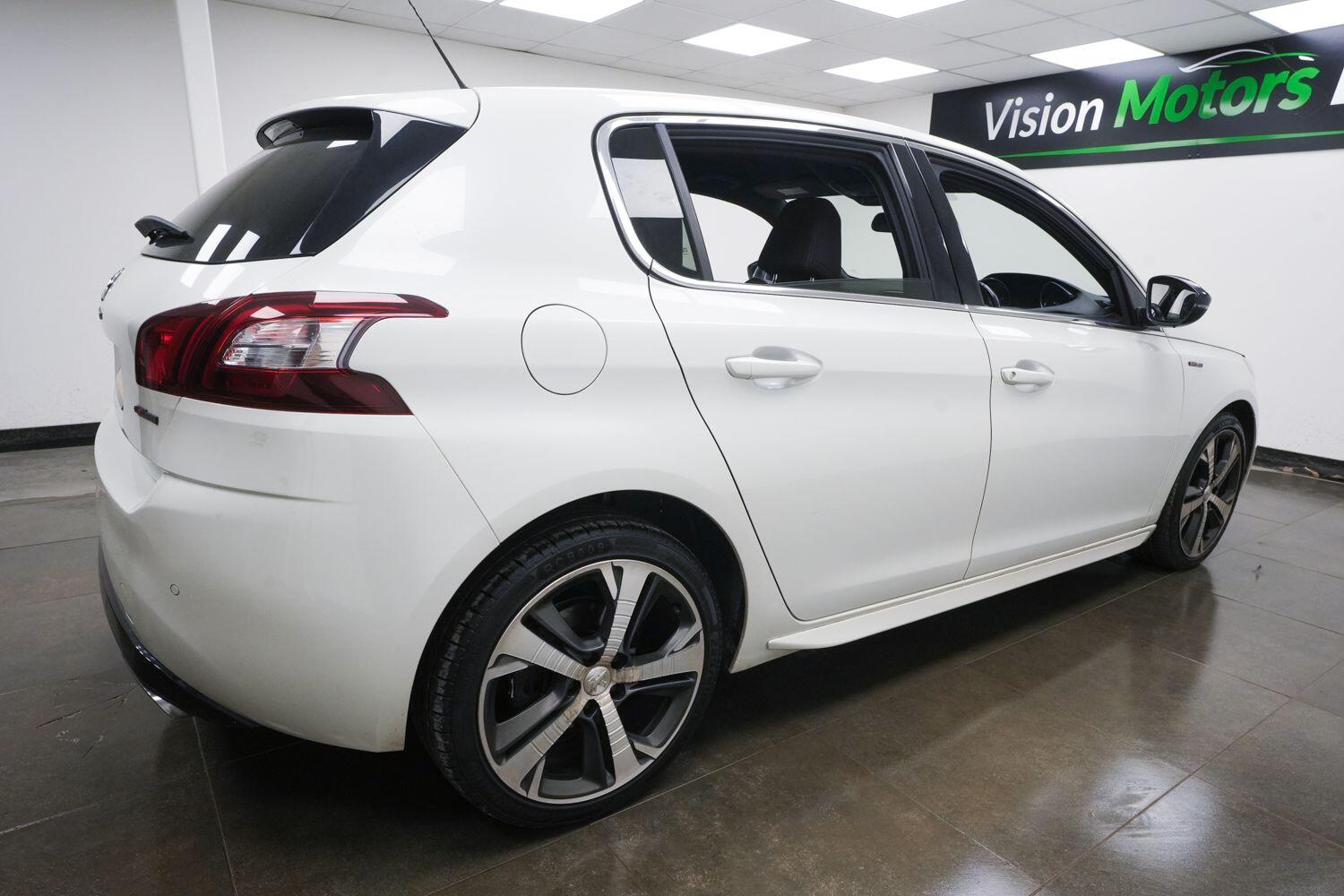 Peugeot 308 view 3