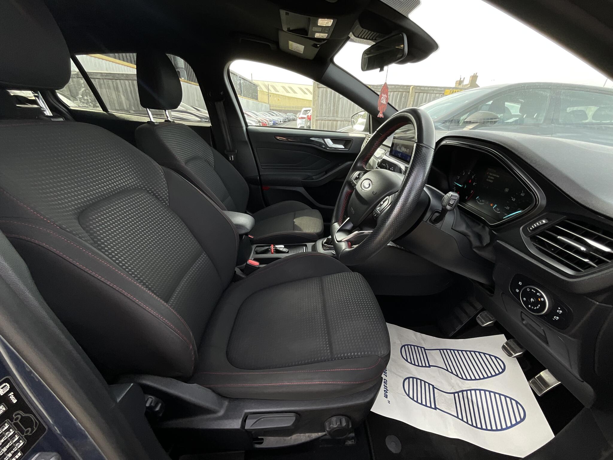 Ford Focus view 9