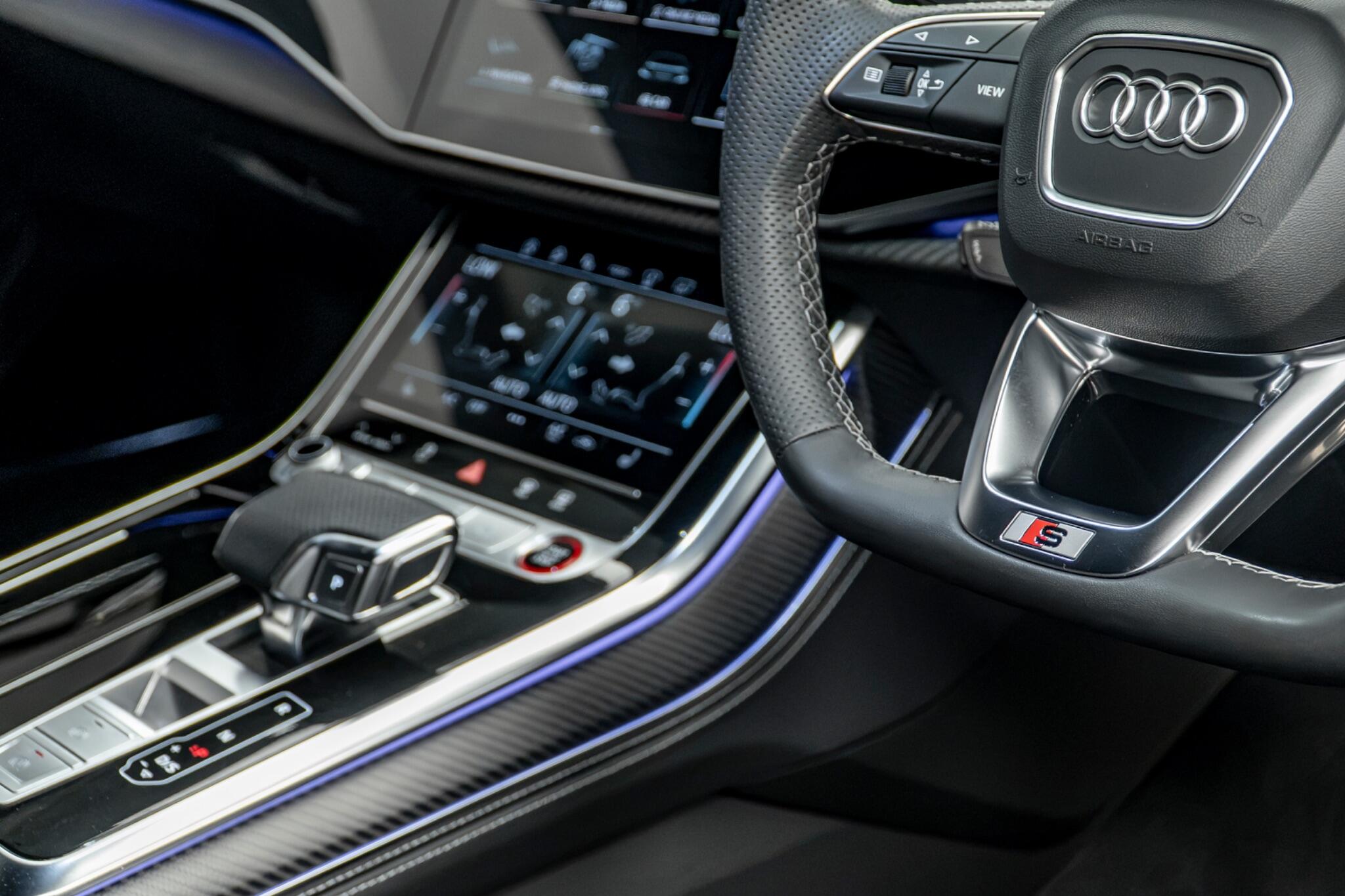 Audi SQ8 view 38