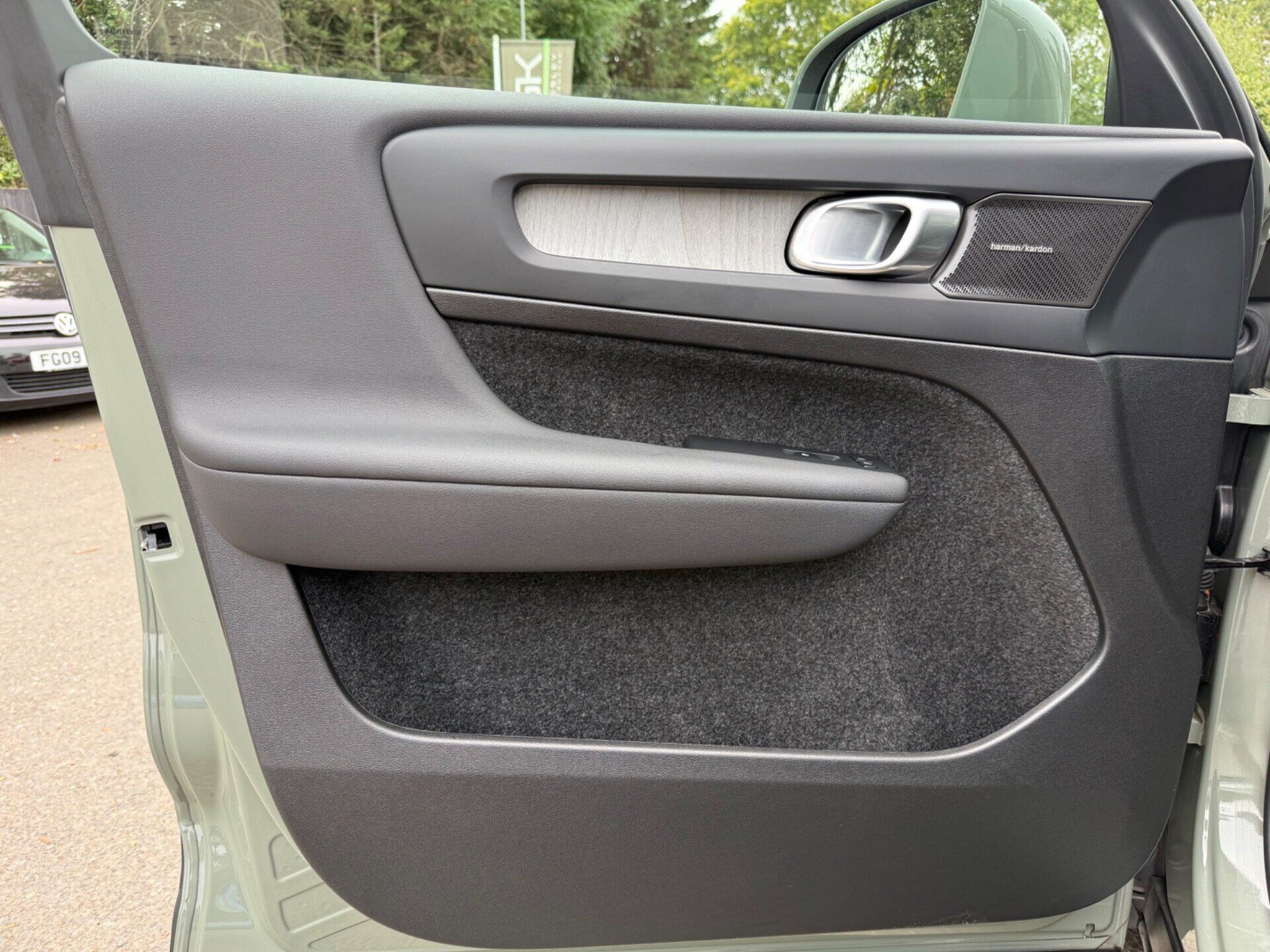 Volvo XC40 view 28