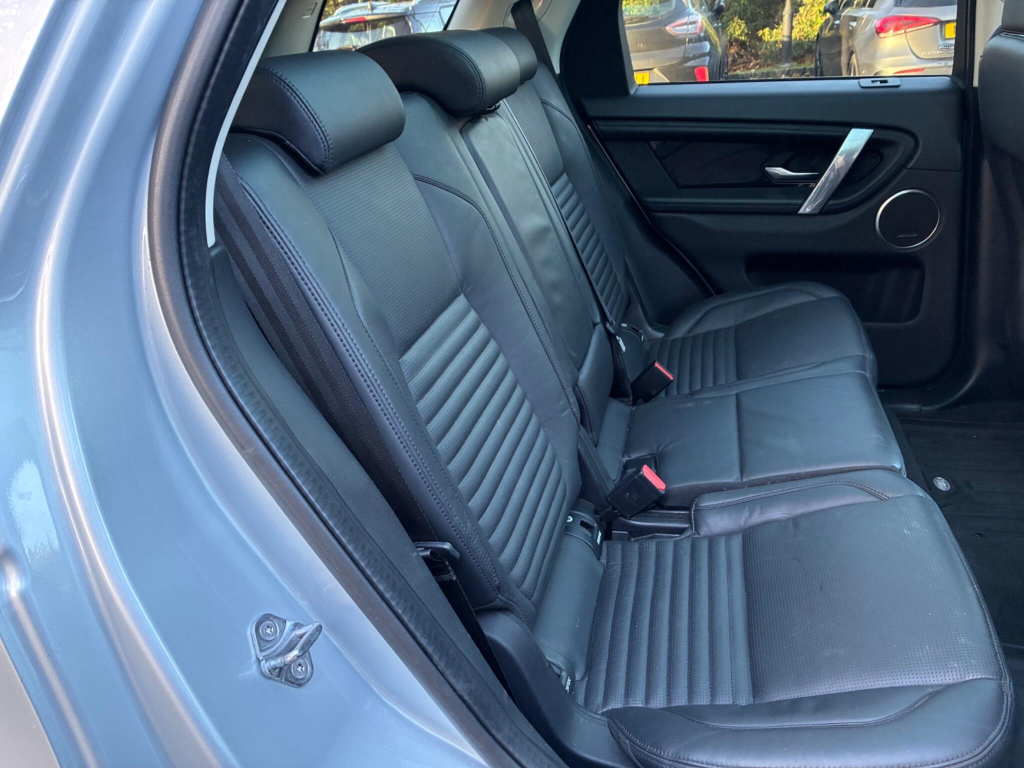 Land Rover Discovery Sport view 15