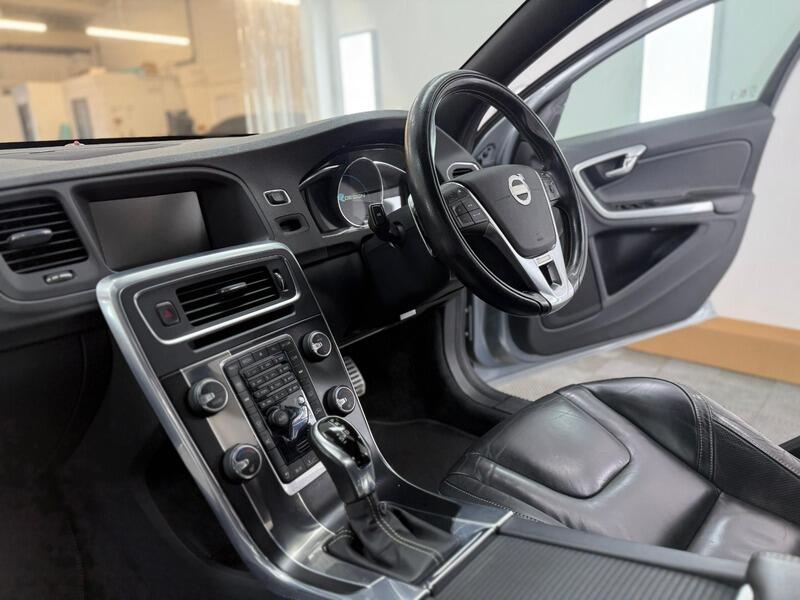 2014 Volvo V60 3.0 T6 R-Design Lux Nav Estate 5dr Petrol Geartronic AWD Euro 5 (304 ps) • 36,500 miles image 19