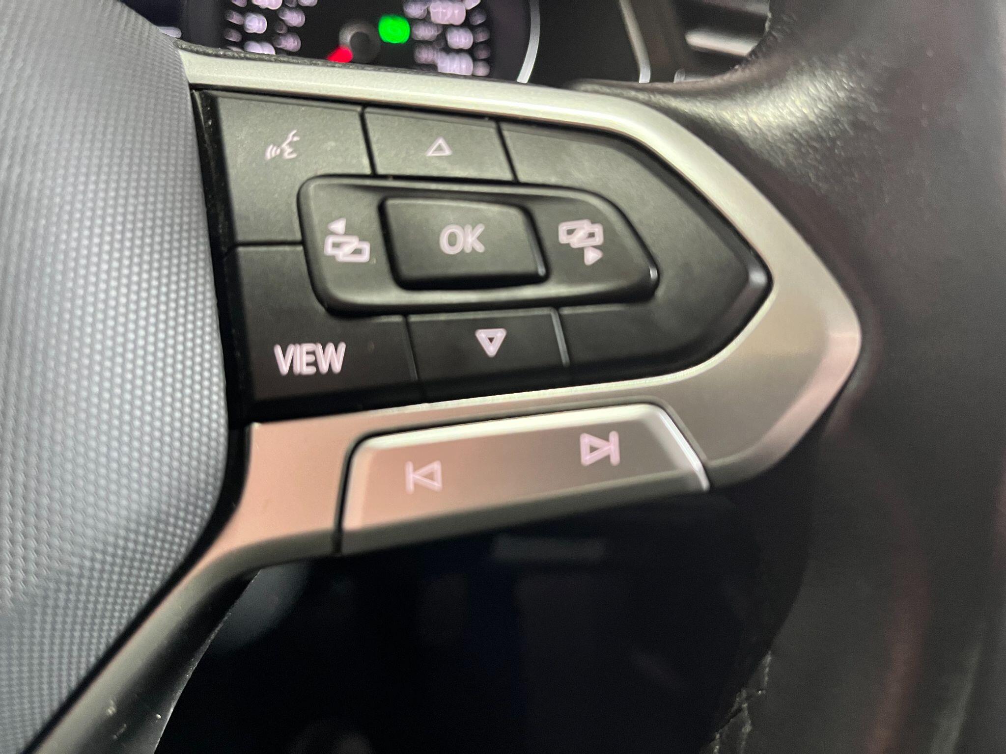Volkswagen Passat view 22