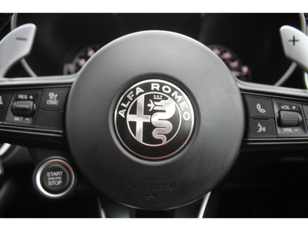 Alfa Romeo Giulia view 37