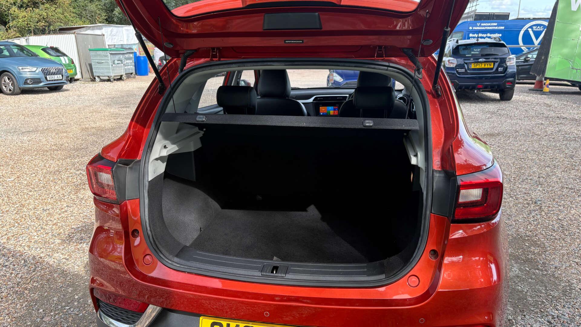 MG ZS view 44