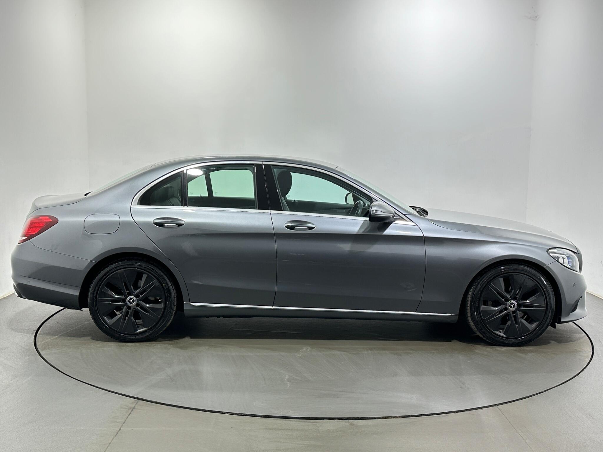 Mercedes-Benz C-Class view 9