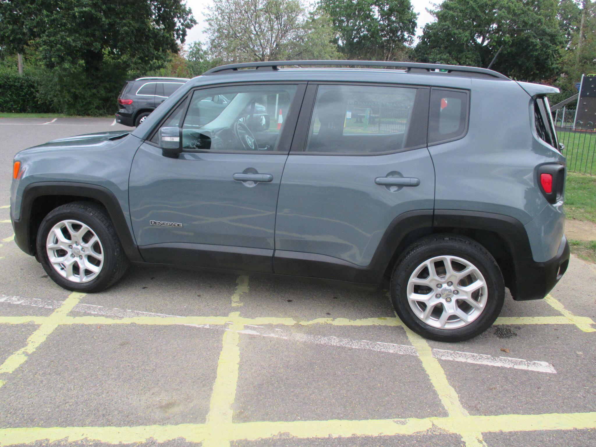Jeep Renegade view 22